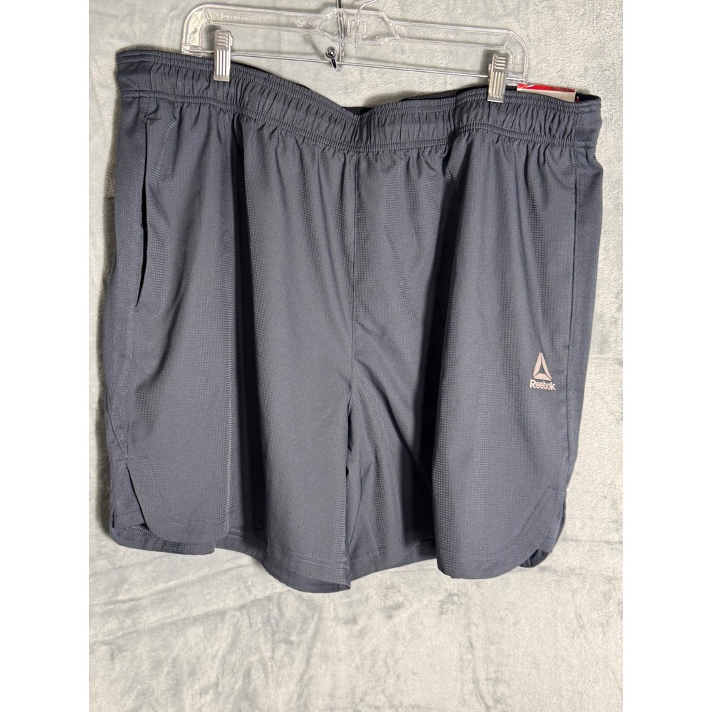 Reebok Womens 3XL Gray Athletic Training Shorts 7 Inch Inseam Zipper Pocket 
NEW